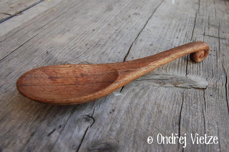 Lžička - ořechové dřevo